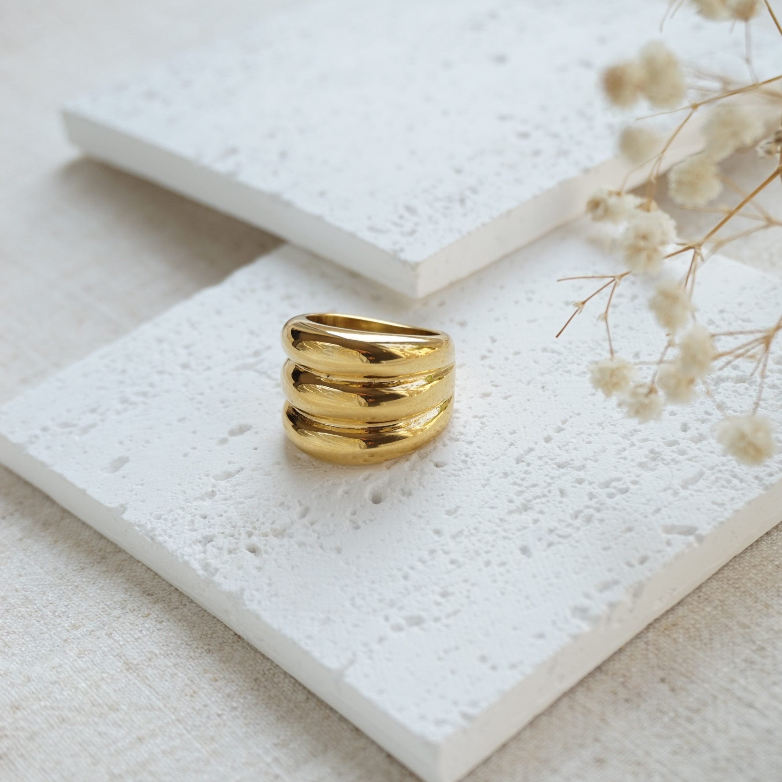 gold aria ring