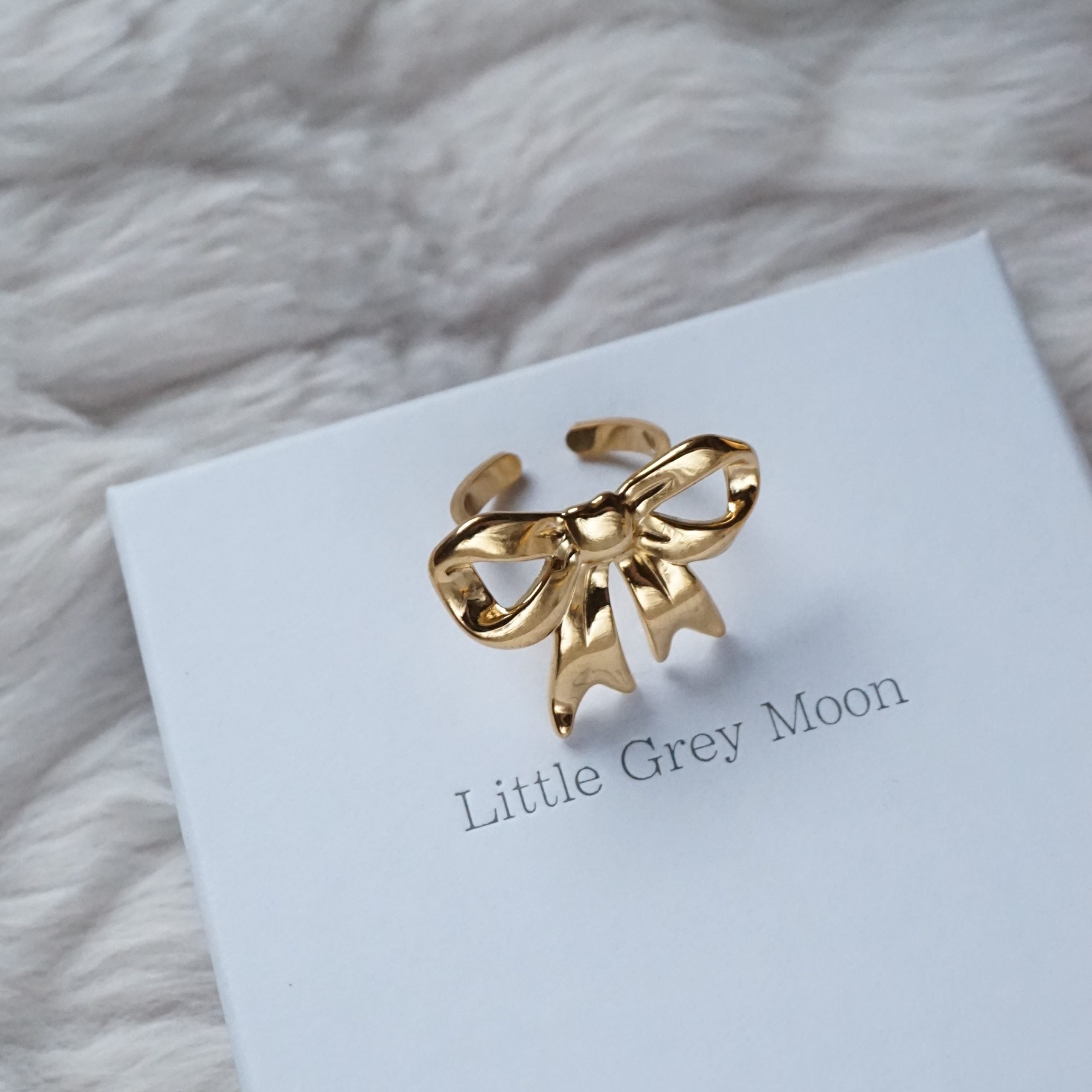 gold bow ring