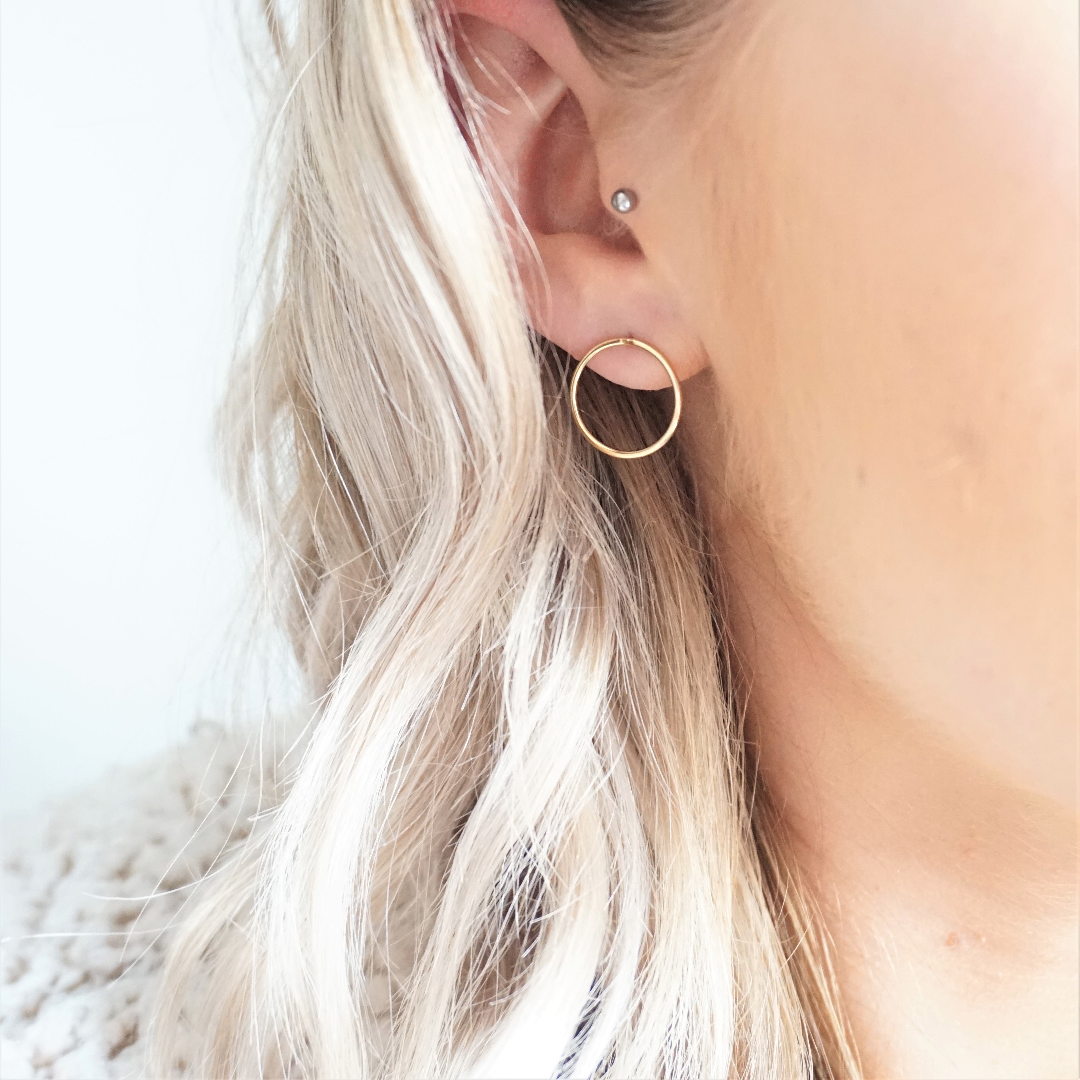 gold circle stud earrings