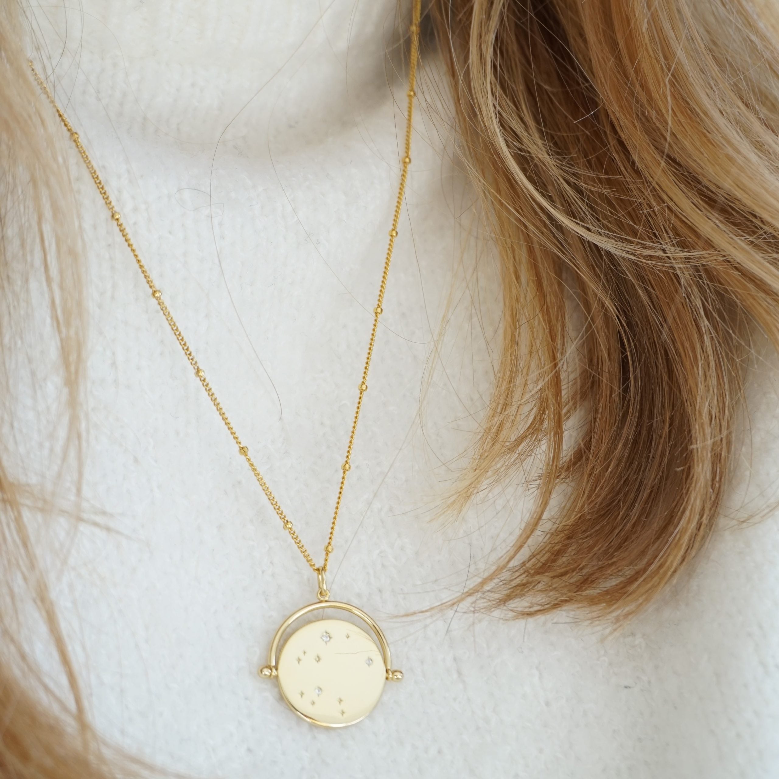 gold sky spinner necklace