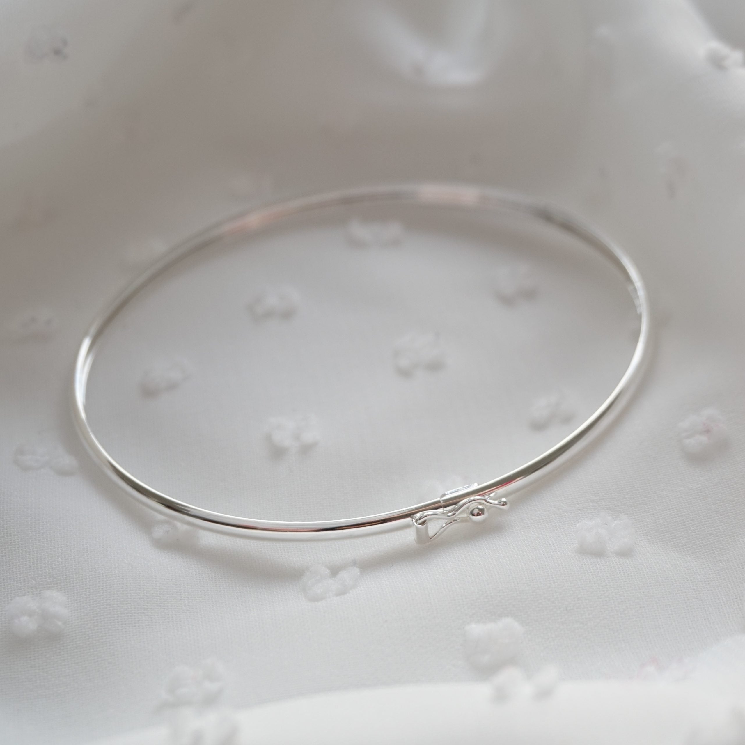 sterling silver embrace bangle