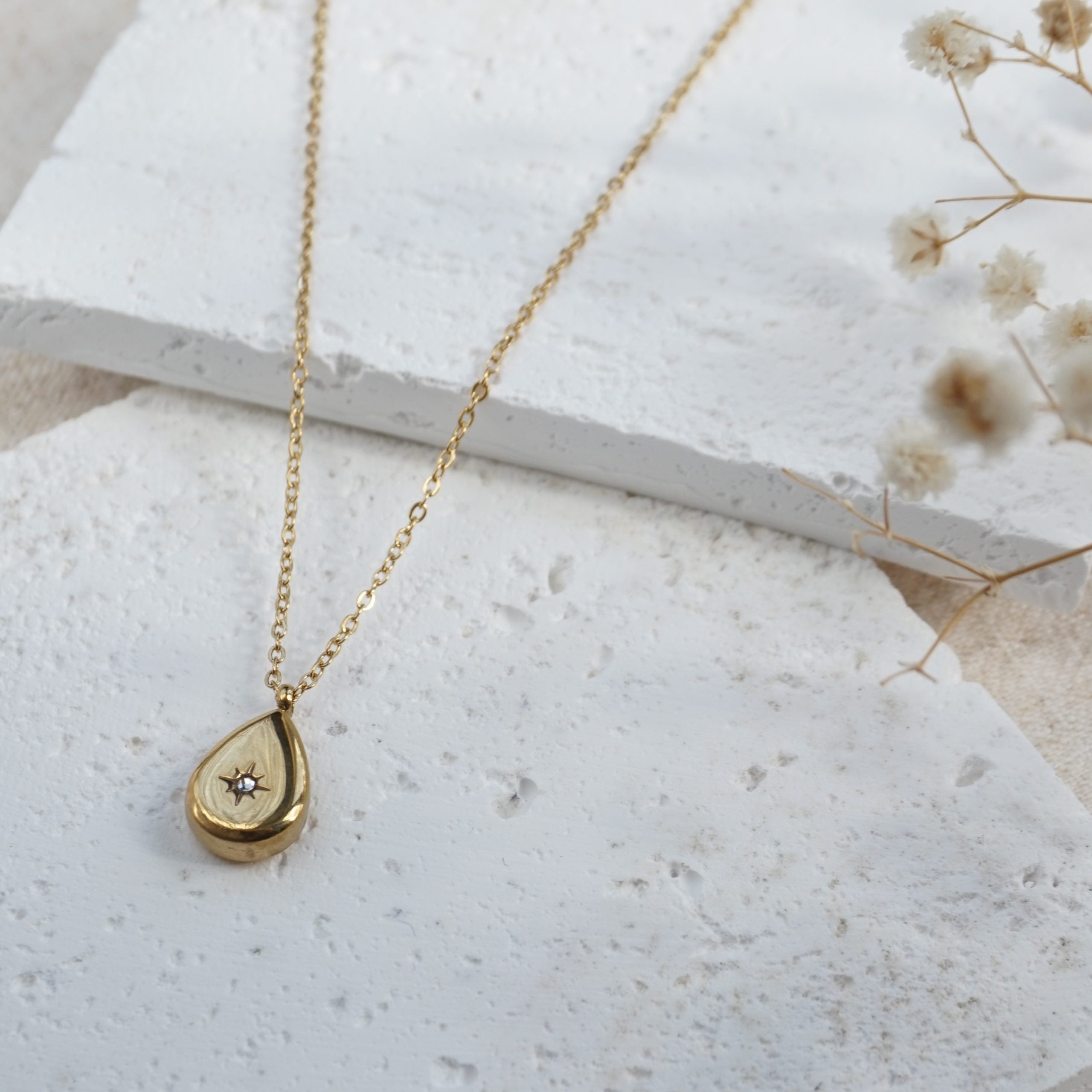 gold teardrop necklace