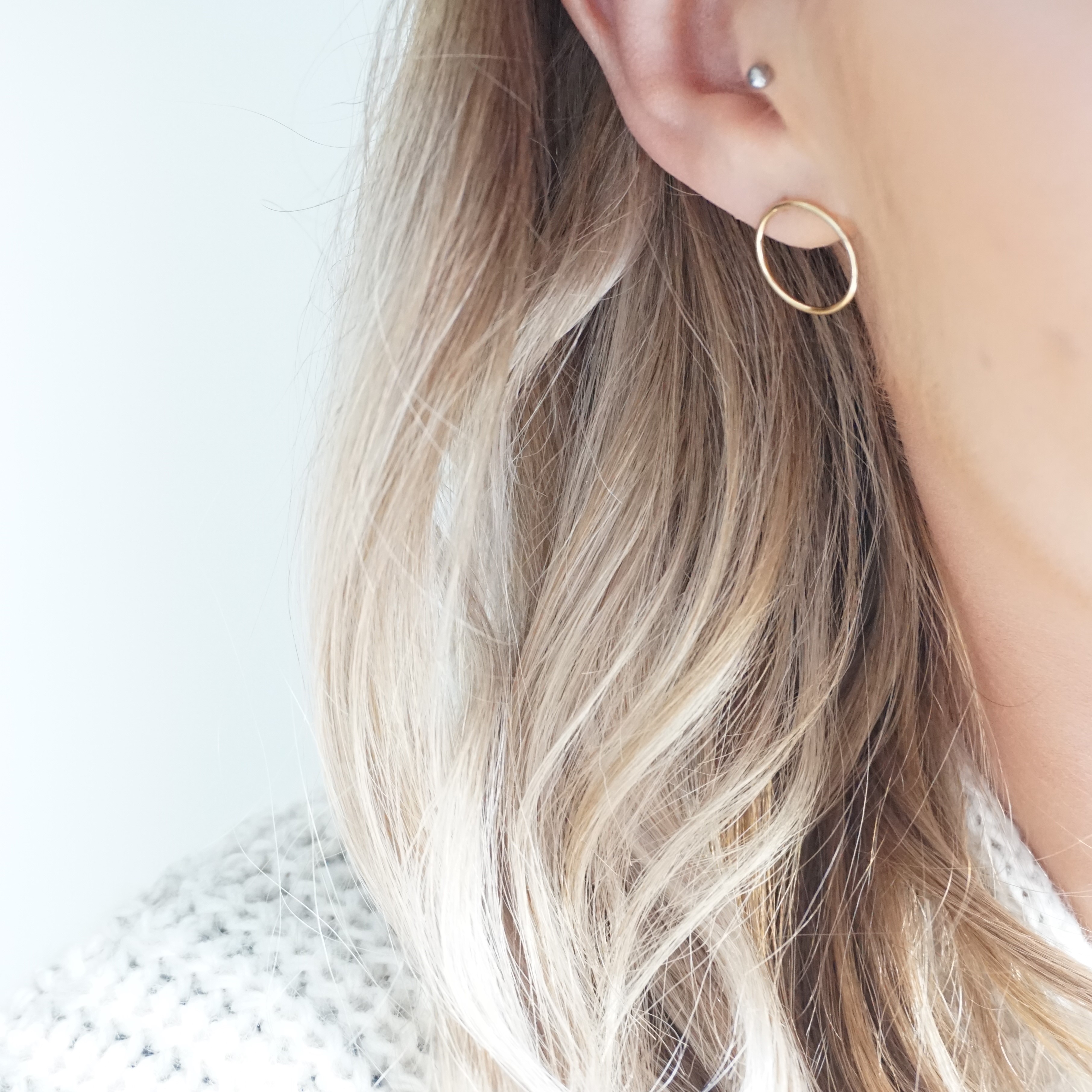 gold circle stud earrings