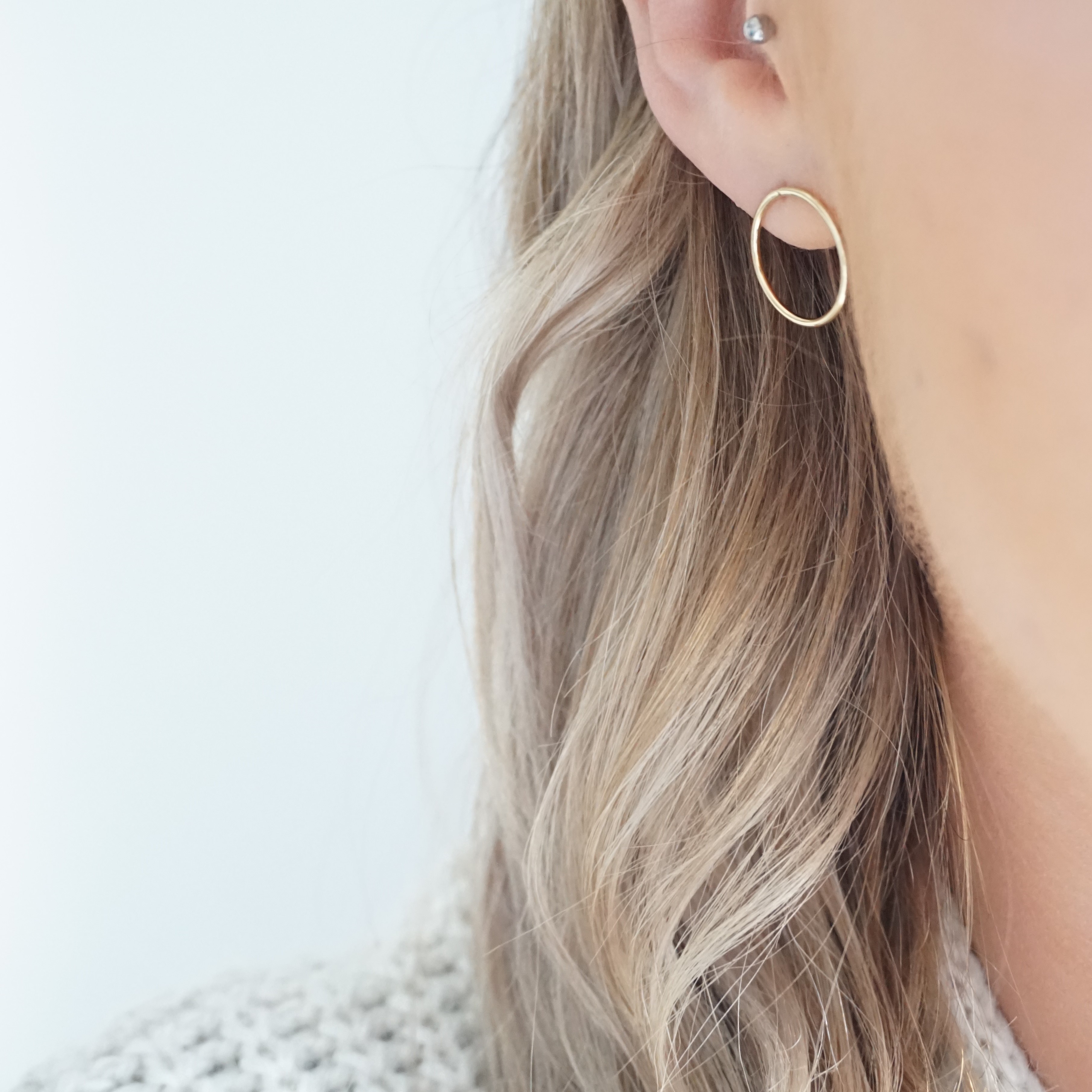 gold circle stud earrings