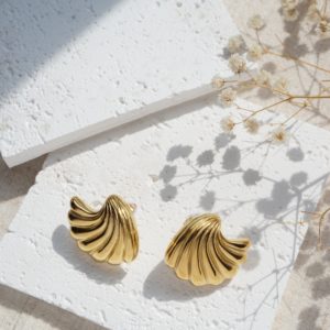 gold wave stud earrings