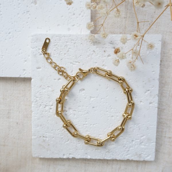 gold link chain bracelet