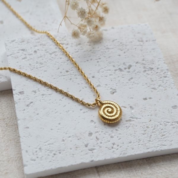 gold whorl necklace