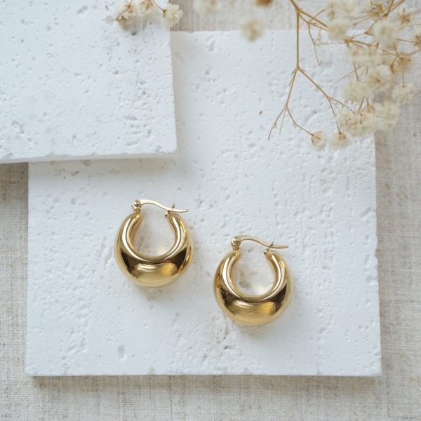 gold ariya hoop earrings