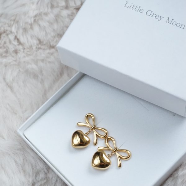 gold sweetheart stud earrings